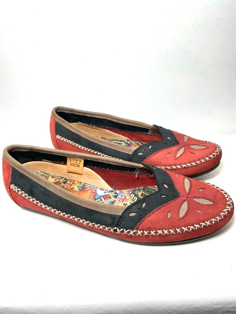 EUC Vintage Hush Puppies Red Black Cutout Moccasins Suede Flats 9